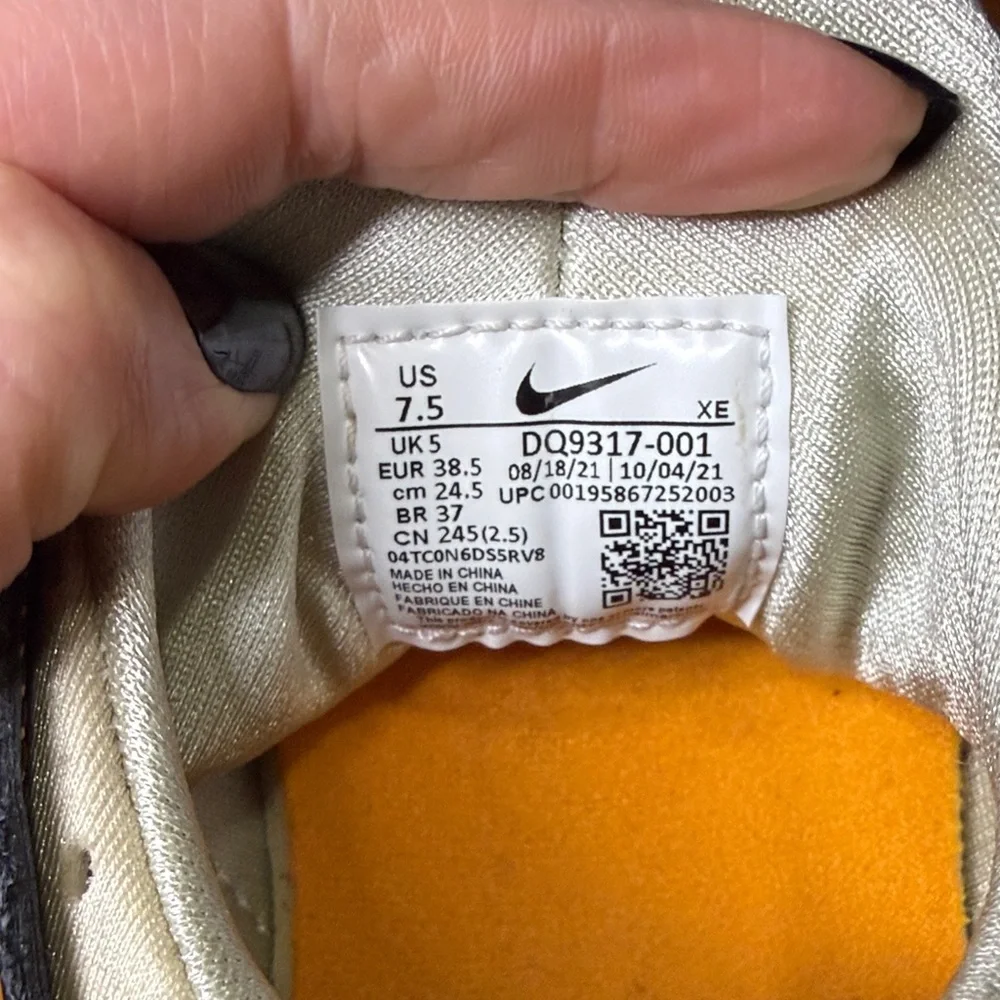 Nike Huarache Women's Sneakers in Orange and White - Picture 5 of 5